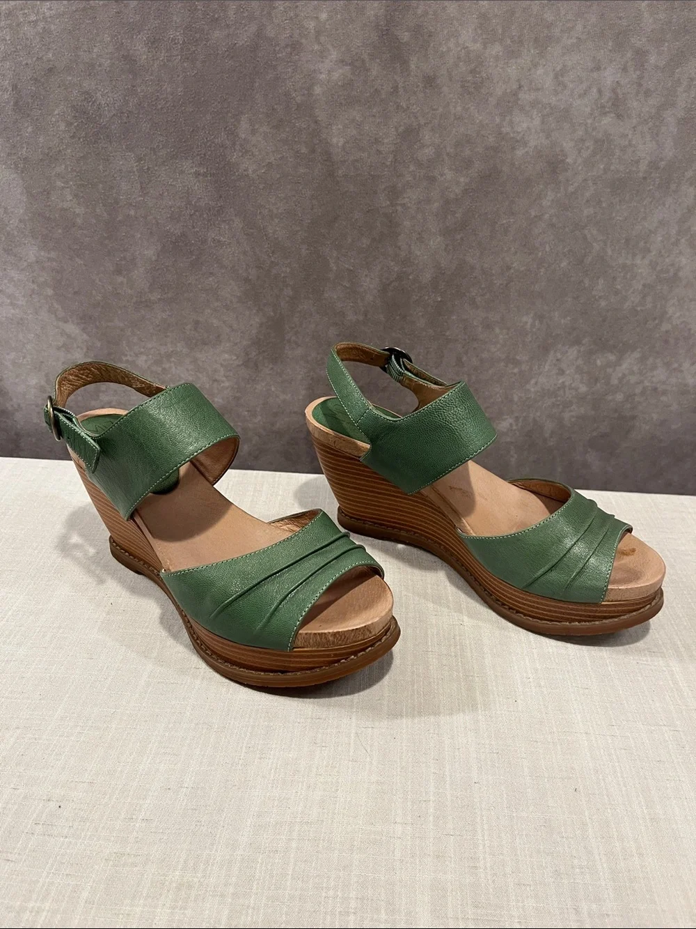 Miz Mooz Ruthy Green Wedge Platform Sandals - Comfortable Open-Toe size 7.5
